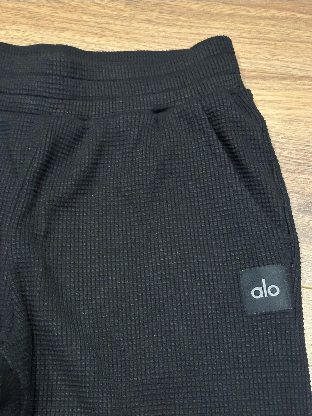 ALO Yoga Waffle Weekend Escape Jogger in Black Size Medium